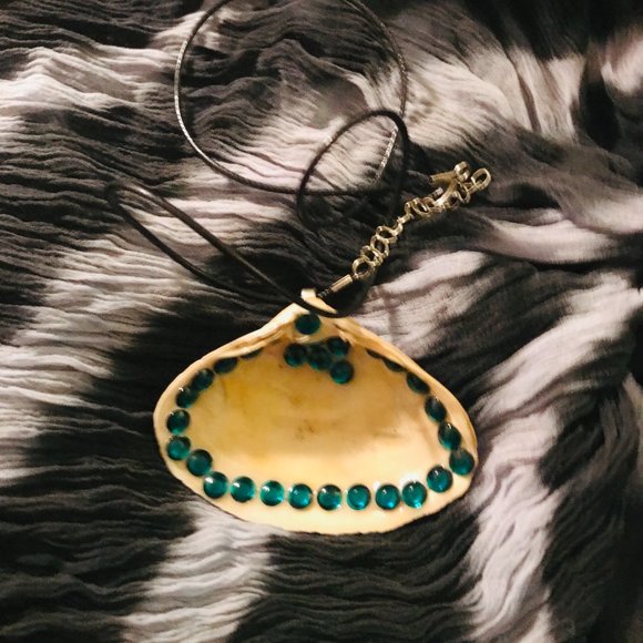 Seashell Vintage Rare UNique Rhinestone One of a Kind Handmade Seashell Necklace - Picture 15 of 16